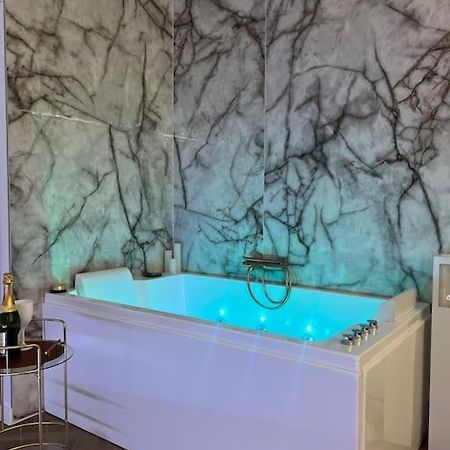 Les Chambres D Excellence Spa Sète Esterno foto