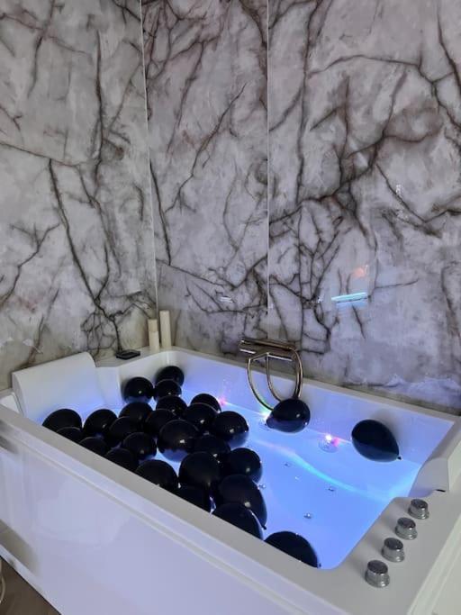 Les Chambres D Excellence Spa Sète Esterno foto