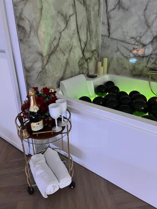 Les Chambres D Excellence Spa Sète Esterno foto